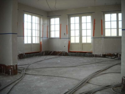 Vloerisolatie: ramen en deuren worden volledig beschermd tegen eventuele nevelvorming