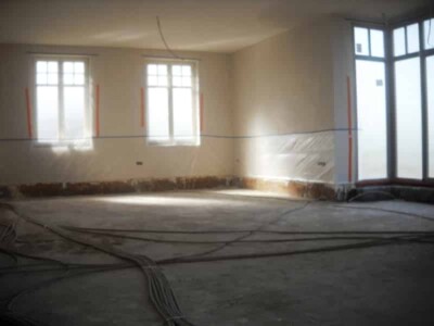 Vloerisolatie: de rest van de woning staat klaar op gespoten te worden